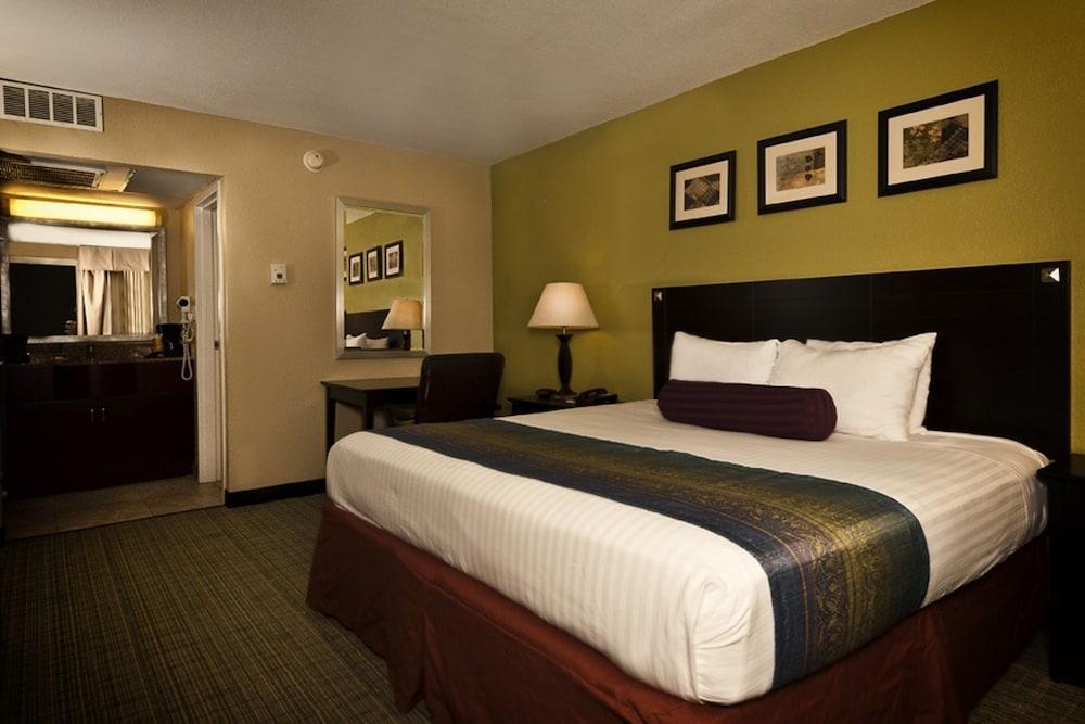 Grand Texan Hotel And Convention Center Midland Exterior photo